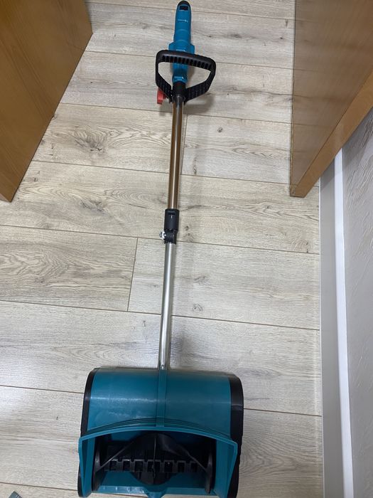 Снегоуборочная лопата