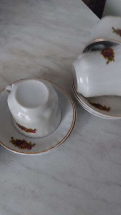 Cești cafea și farfurioare