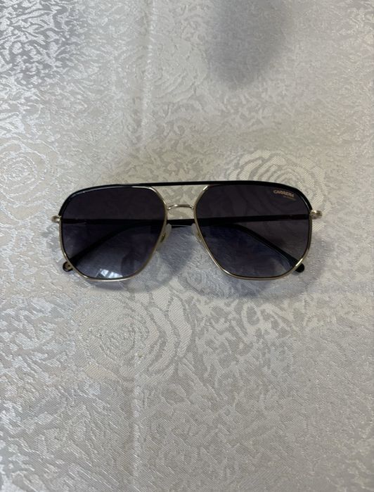 Продавам слънчеви очила carrera