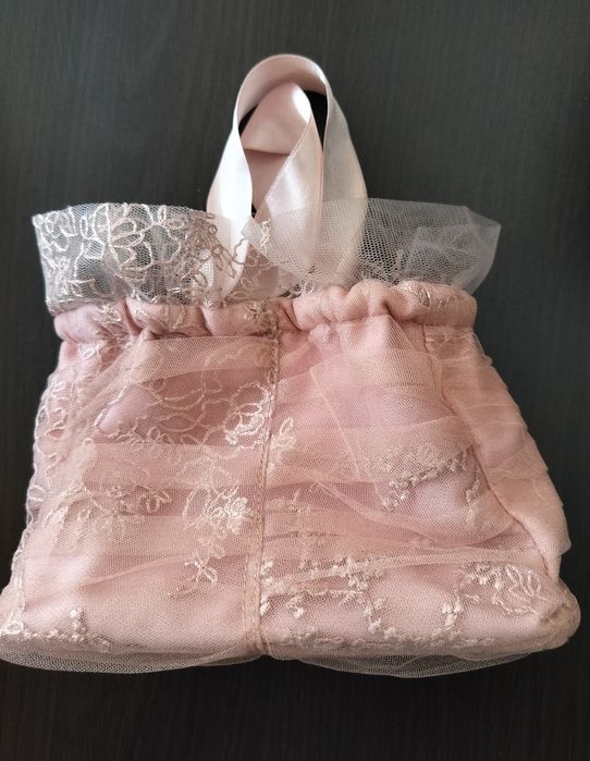 Продавам балната си рокля