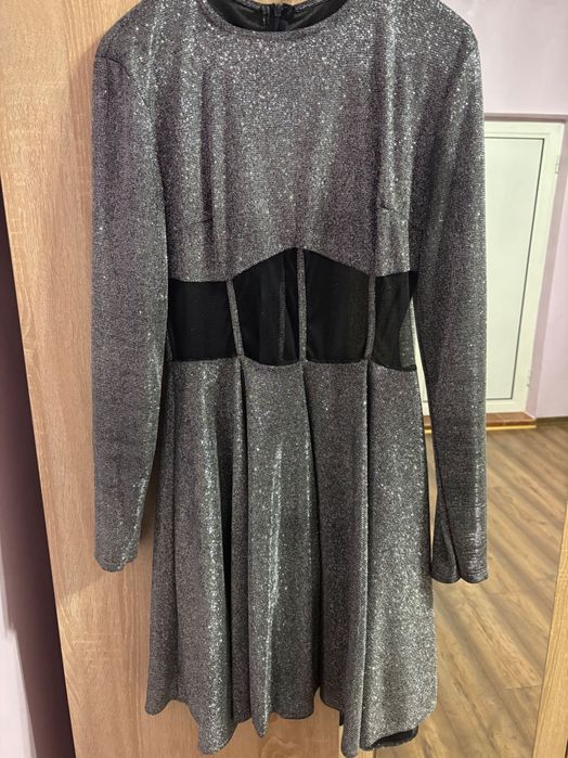 Роклите са обличани  веднъж