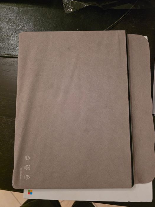 Microsoft Surface pro 9 desigilata, windows 11 preinstalat