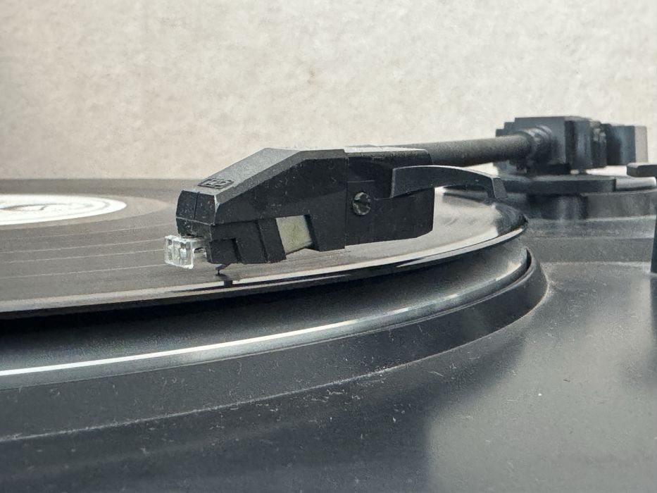 Продавам грамофон Kenwood KD-49F - пълен автомат.