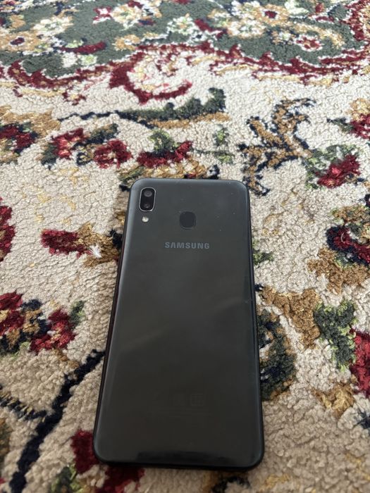 Продаю Samsung A20