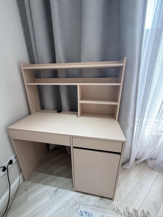 Стол с полками для школьника