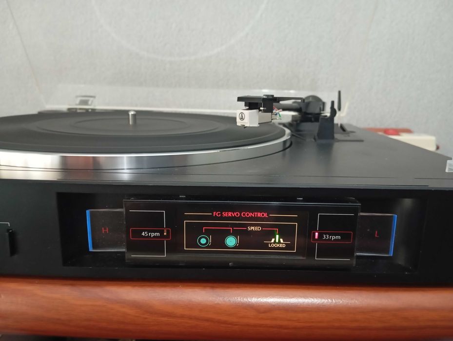 SANSUI винтажный проигрыватель винил дисков.