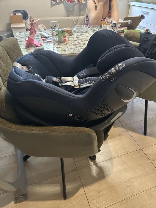 Cybex Sirona G i -size и клипс за колани Sensor save
