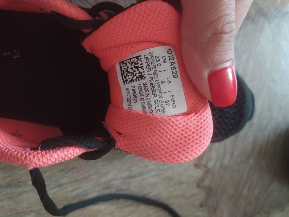 Продам кроссовки ASICS