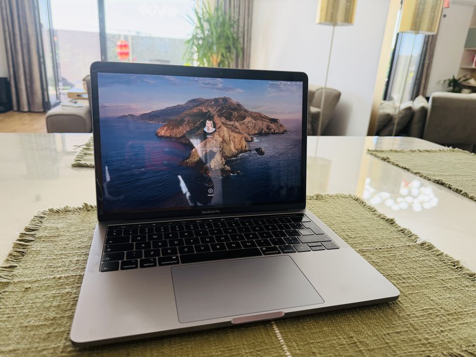 Vând Macbook Pro 13 inch