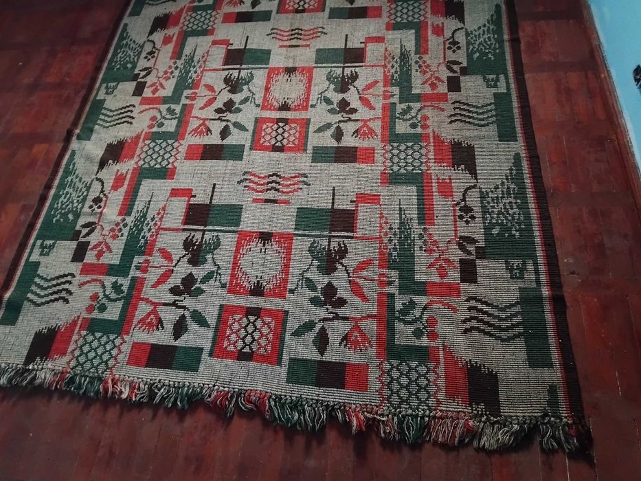 Covor frumos 6 m². Dimensiuni 2 ×3 m. Din fibre naturale