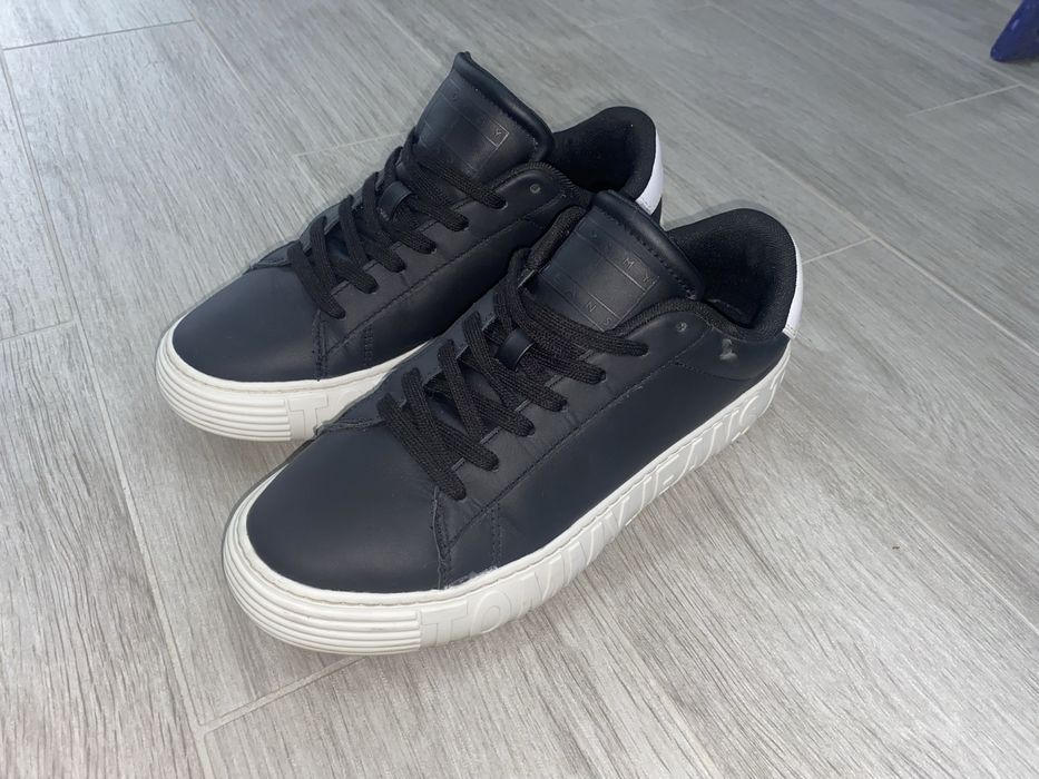 Adidasi tommy hilfiger!