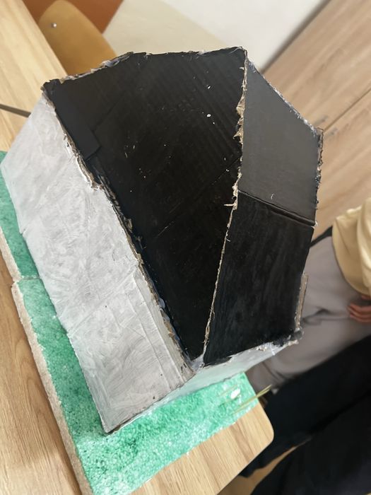 vand casa de carton facuta de copii (duplex)