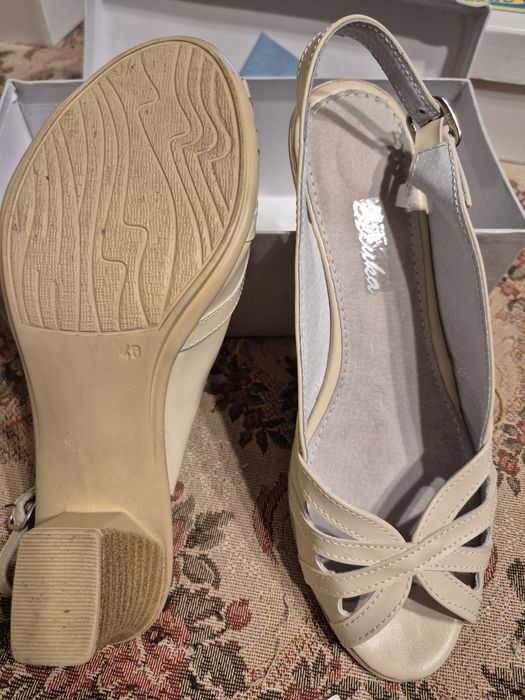 Нови кремави на цвят сандали