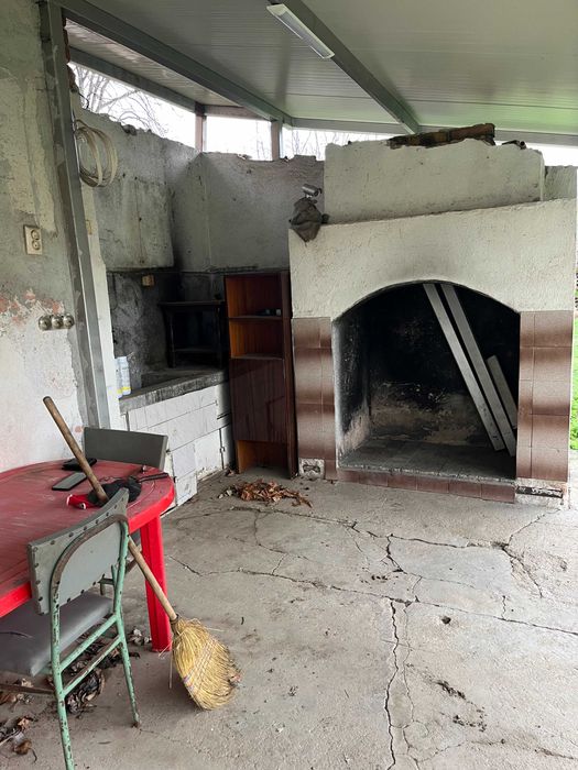 Продава къща на два етажа в Кортен