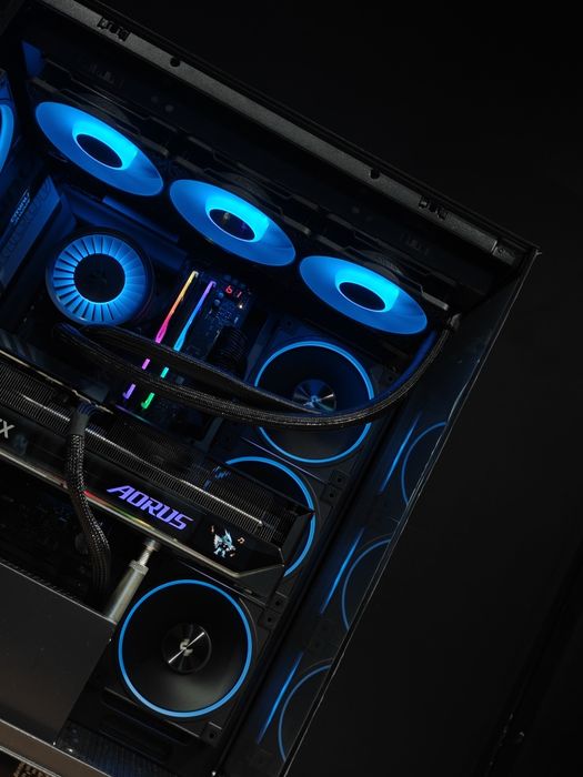Ryzen 7 7800x3d/DDR5 16/RTX 5070Ti 16g/ssd 1T m2