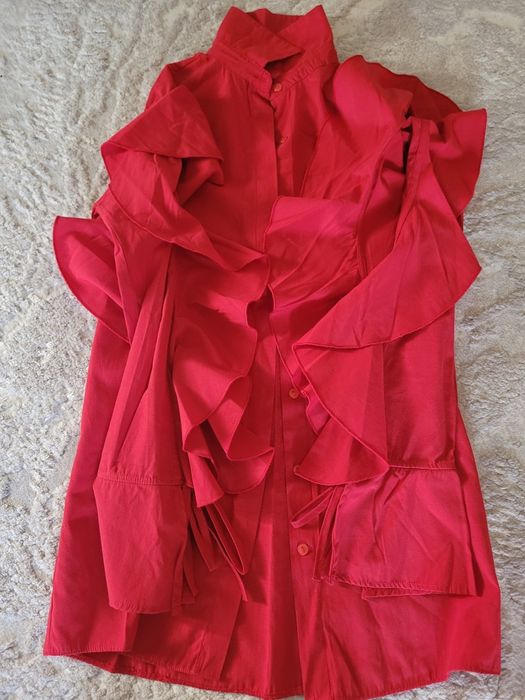 Дълга червена риза