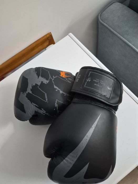 Перчатки Venom 12 oz