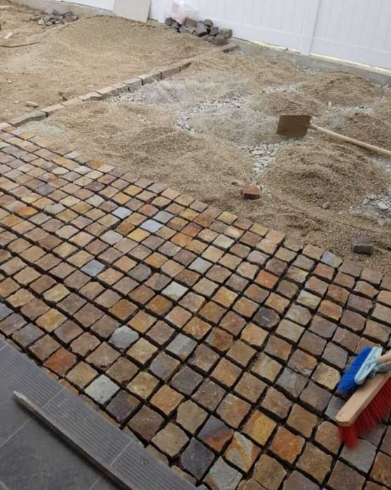 Montaj piatră cubică colorată | Pavaje rezistente