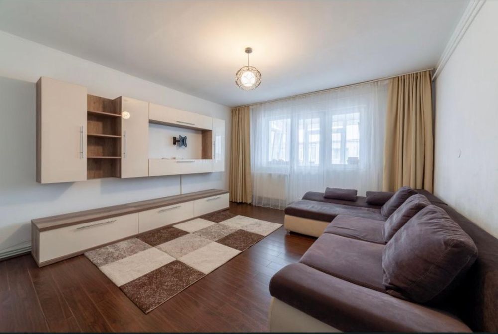 Vând apartament 3 camere Pitești  89.000 Euro