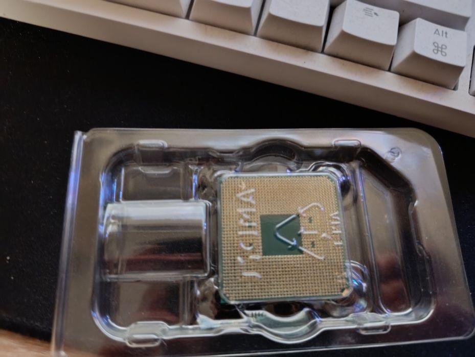 Vând procesor ryzen 5 3600