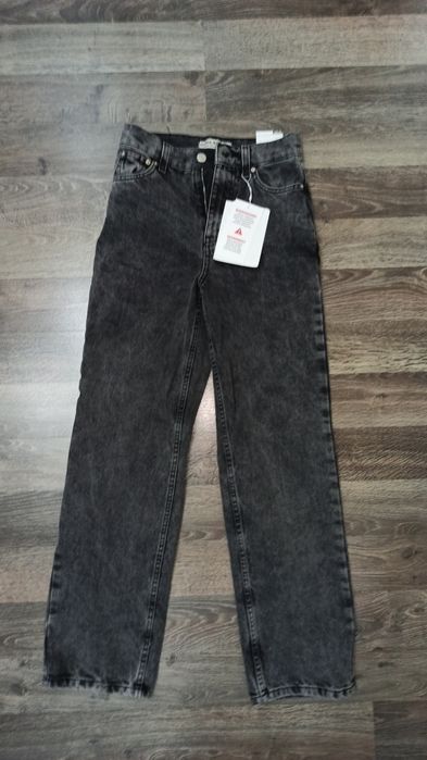 Продам женские джинсы