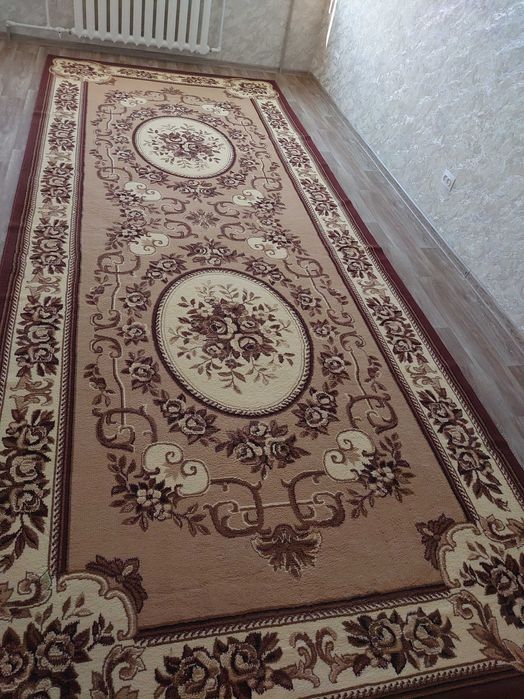 Продам ковер напольный