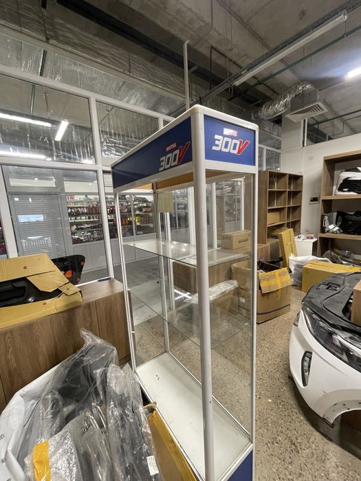 Стекляная полка витрина