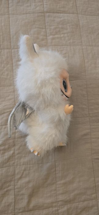 Labubu Angel in Clouds Zimomo Limited Edition 40 cm Лабубу Ангел в Небесата Зимомо Лемитирана колекционерска фигурка (в бял цвят) 40 см