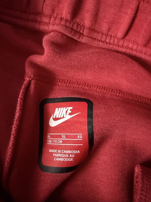 Pantaloni nike tech