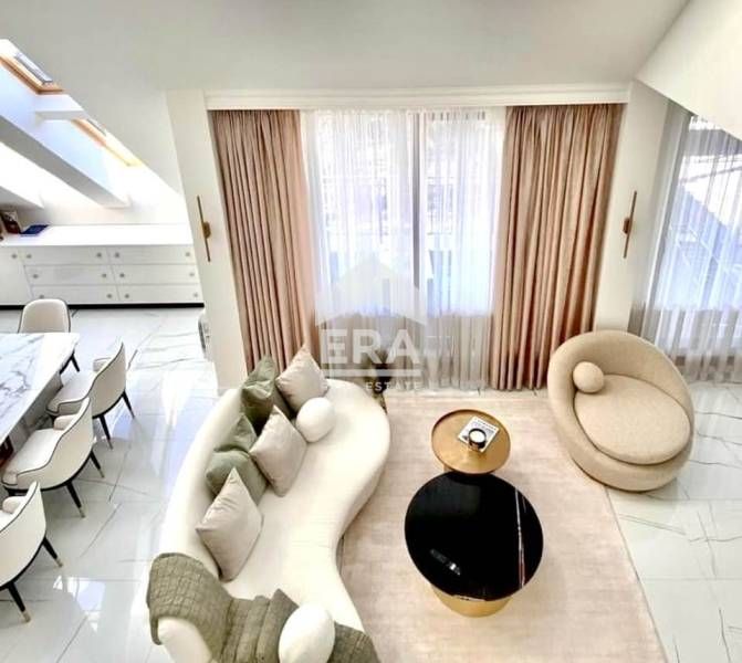 Продава се Тристаен апартамент в Благоевград, Широк център - 204 кв.м за 1956 €/кв.м - Снимка #1