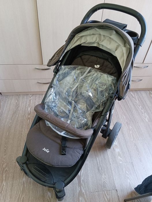 Продам коляску joie
