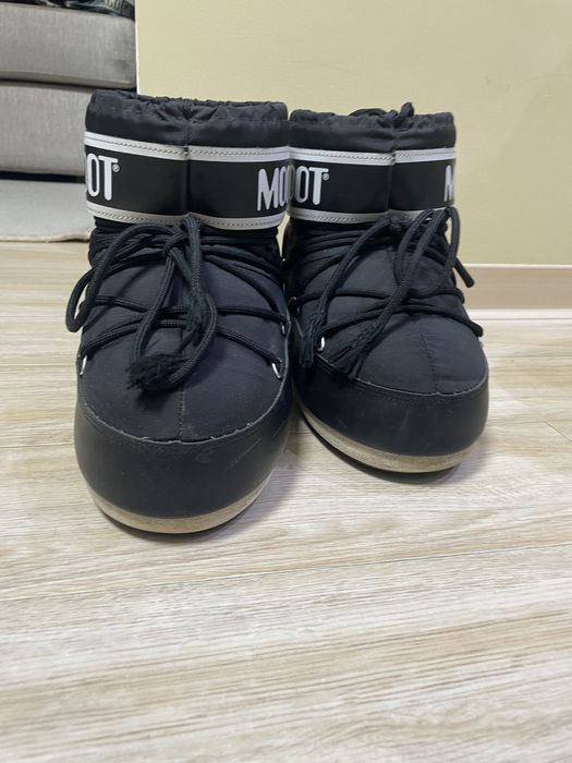 Moon boot черни боти
