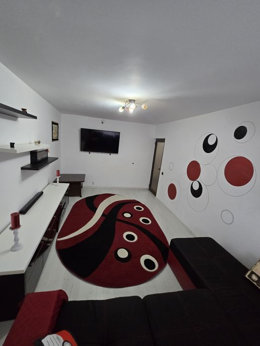 Închiriez apartament 3 camere decomandate