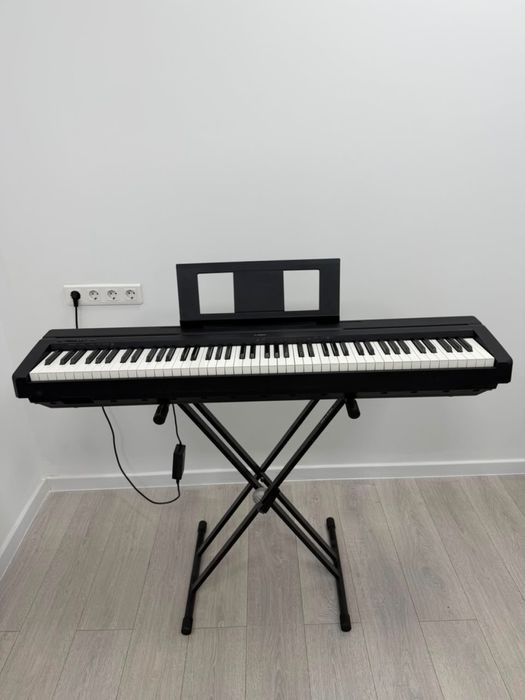 Yamaha P-145B с подставкой