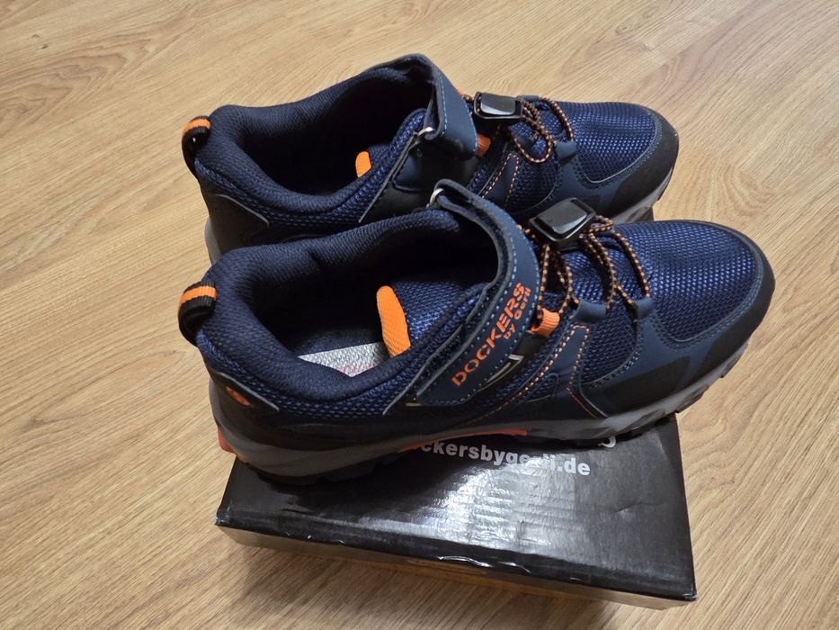 Новые кроссовки, 39рр.