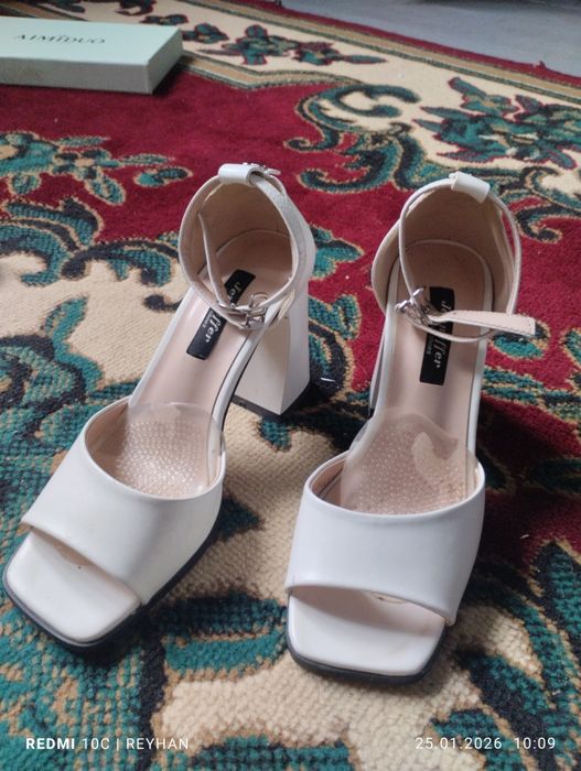 Босоножкию сатылады