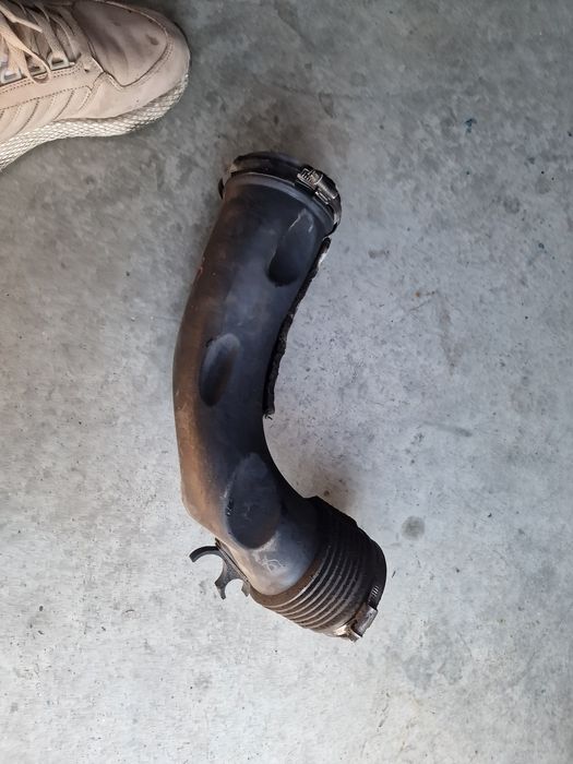 Furtun aer turbo admisie bmw f10 f07 f01 f06 f12 f13 258cp 313cp n57