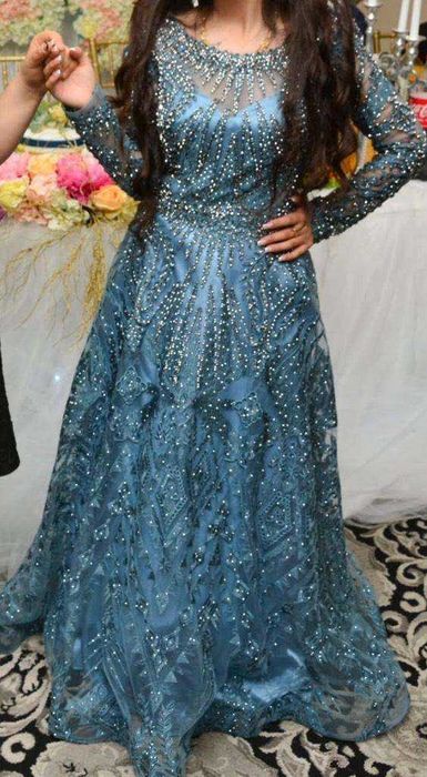 Бална рокля в синьо с камъни