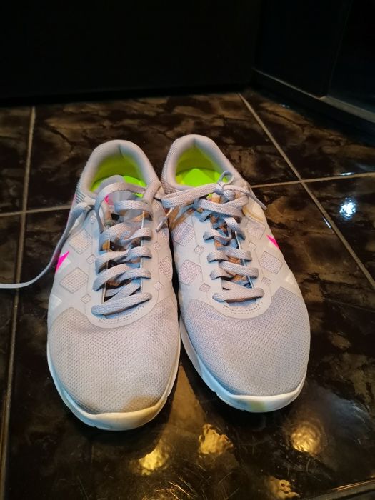 Маркови маратонки и шик ботуши