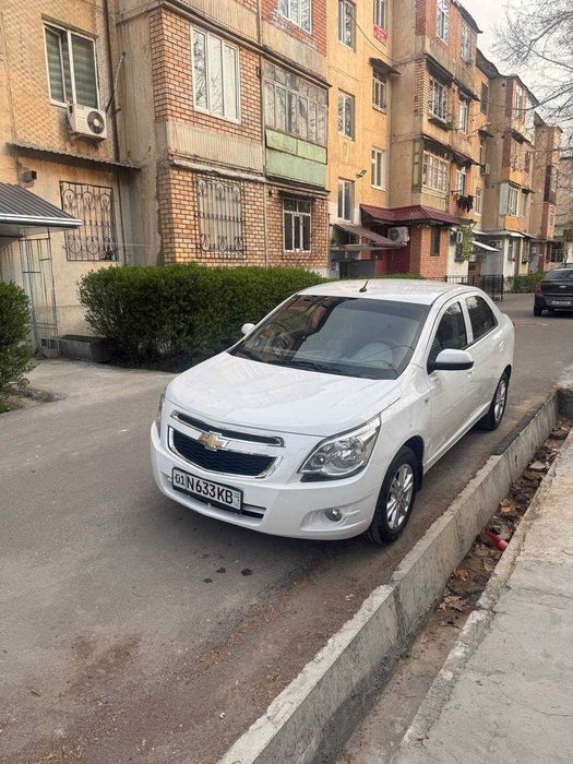 Продам кобалт ат 2022 год цвет белый,  метан