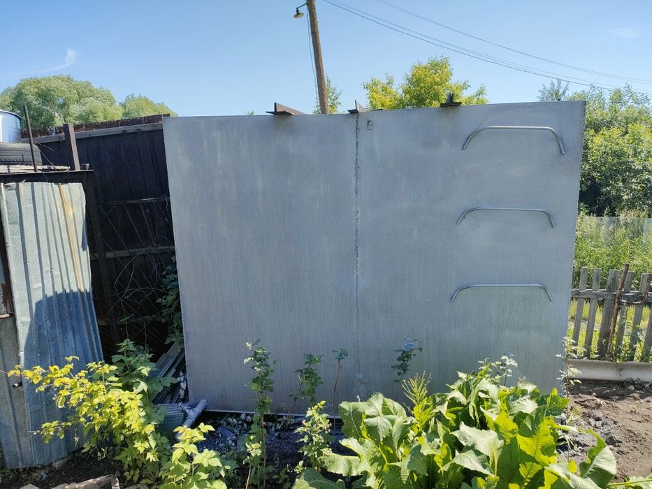 Продам металлическую ёмкость для воды