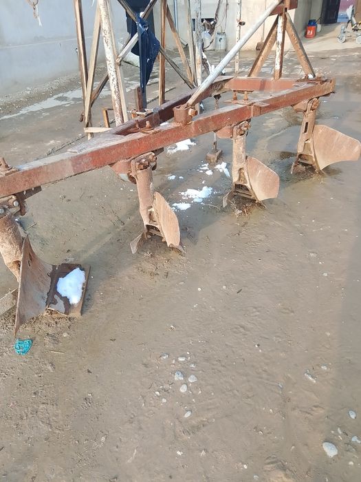 Плуг 4 корпус 35 стойка.