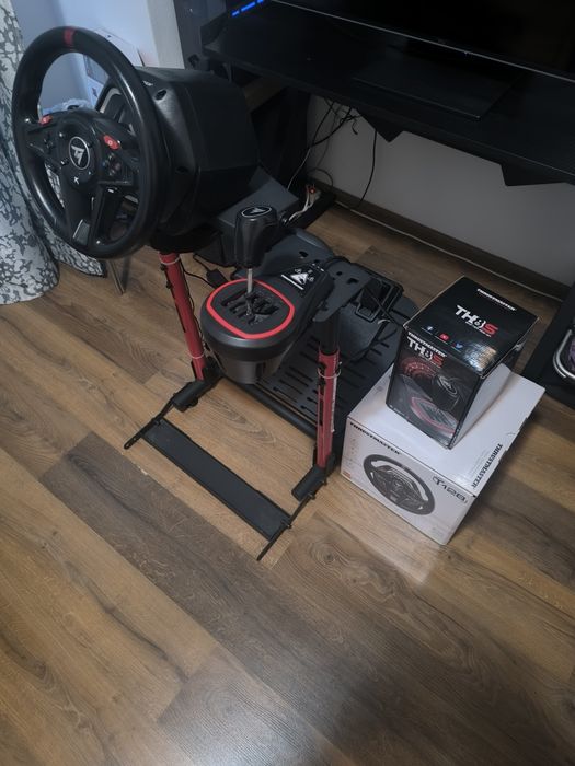 Volan Thrustmaster+schimbător de viteze și stand