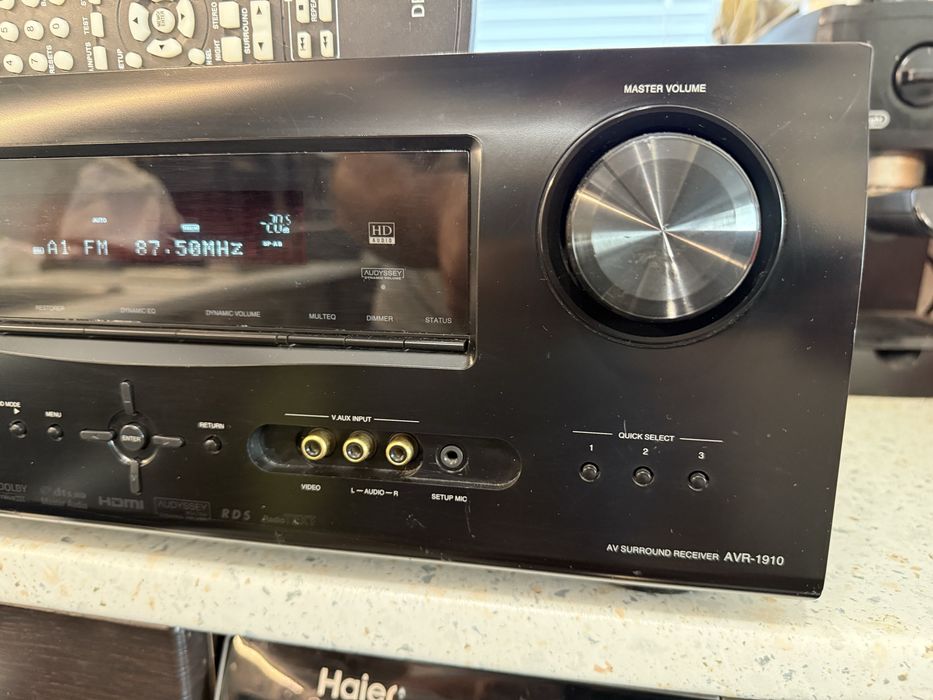 Denon AVR-1910 resiver