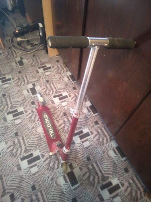 Продам двухколесный самокат 3000 т и скейтборд 3000 тг.г.