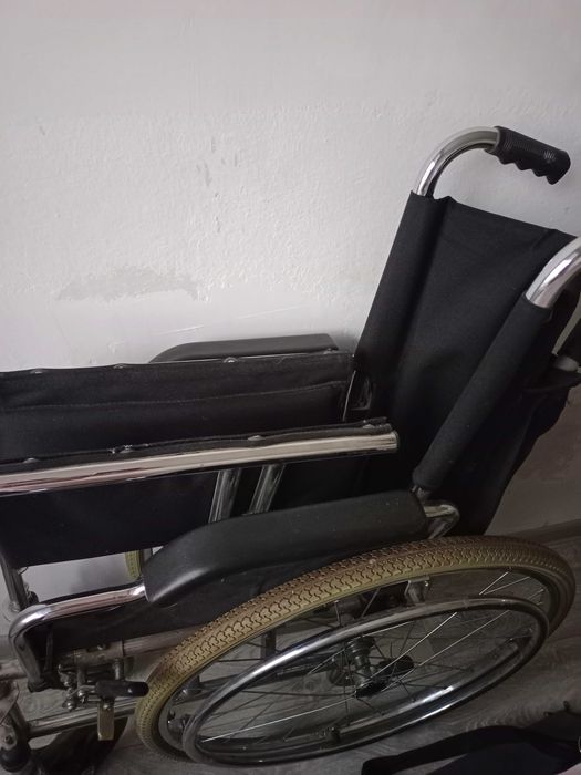 Инвалидное кресло