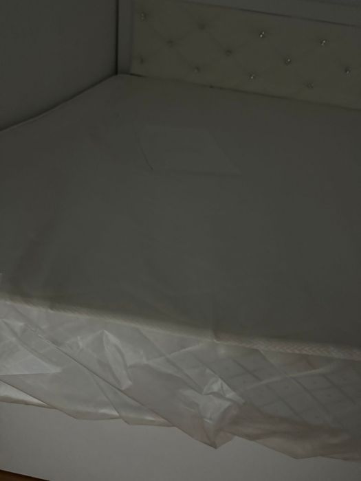 Кровать с матрасом