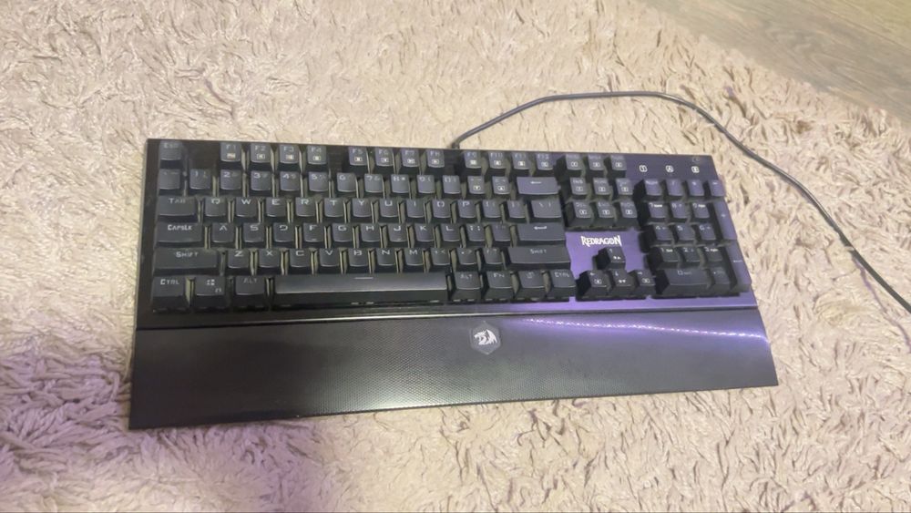 Vand/schimb Tastatura Gaming  mecanica Reddragon aryaman k569