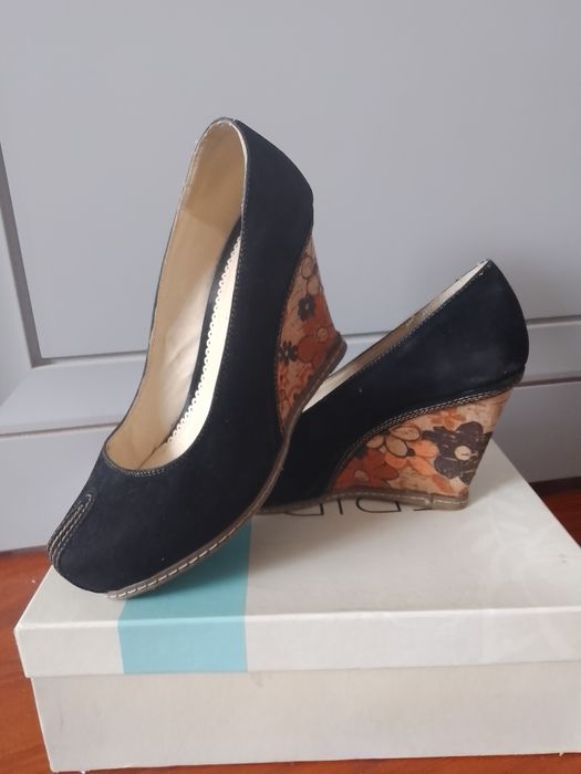 ПРОДАМ СРОЧНО замшевые туфли