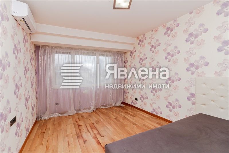 Отличен Многостаен с партерен гараж